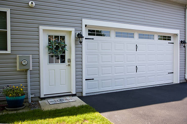 24/7 Emergency Garage Door Panel Replacement experts in Crescent City, FL